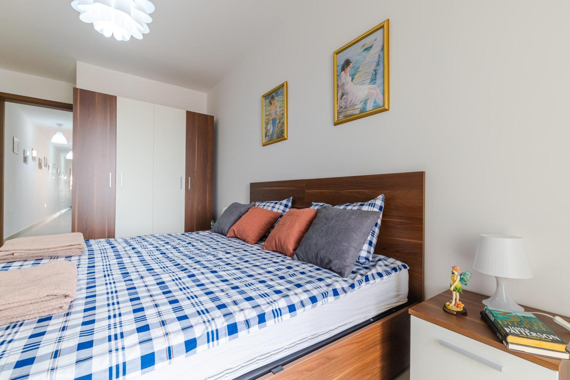 Brand New 3 Bdr 2 Bth B10 Appartamento *